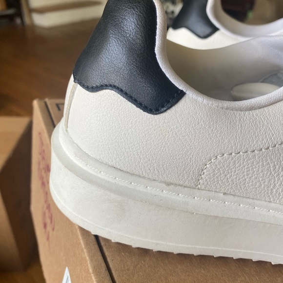 Steve Madden Charlie Platform Sneaker - Picture 9 of 9